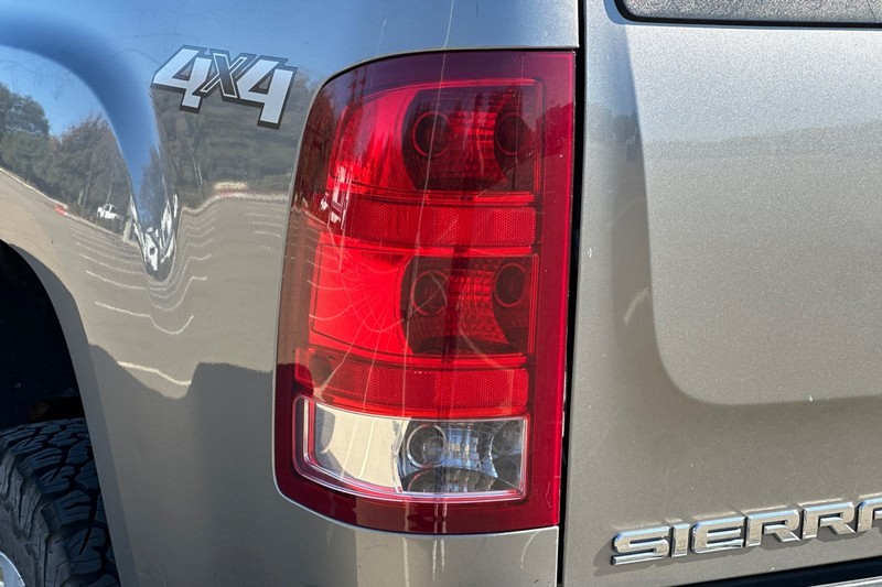 GMC Sierra 2500HD Vehicle Full-screen Gallery Image 44