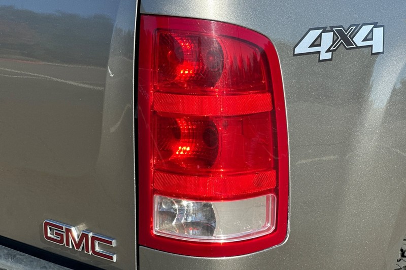 GMC Sierra 2500HD Vehicle Full-screen Gallery Image 46