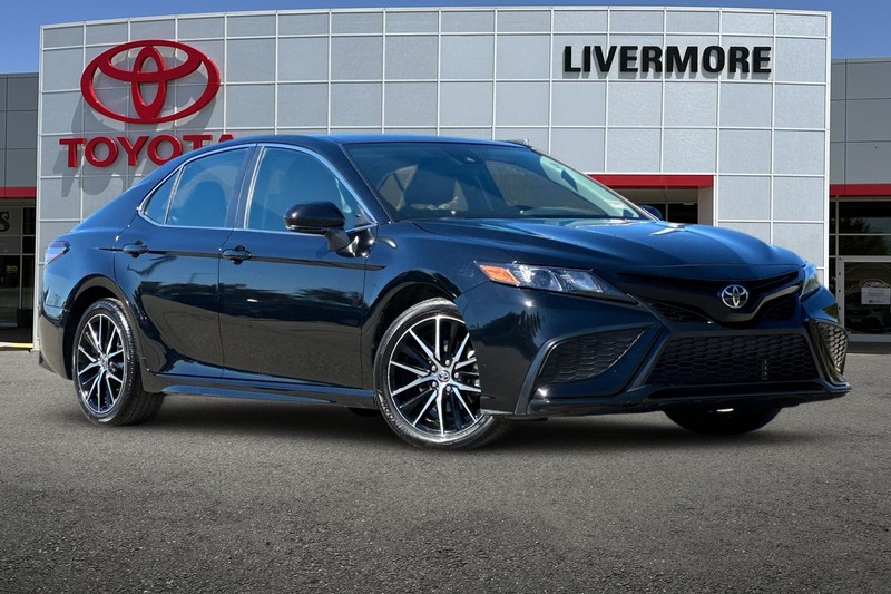 Toyota Camry Vehicle Full-screen Gallery Image 02