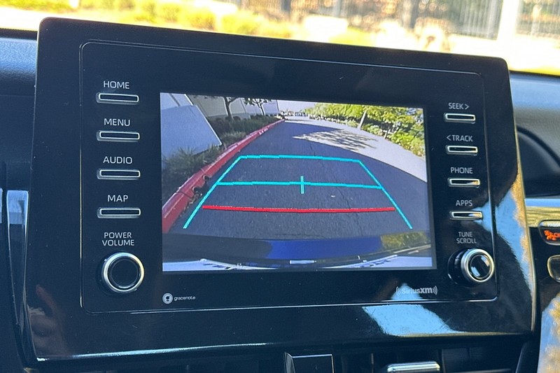 Toyota Camry Vehicle Full-screen Gallery Image 26