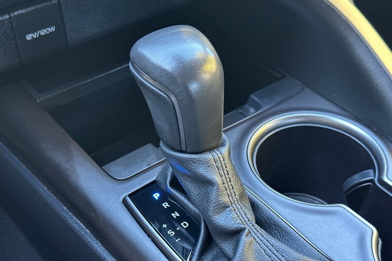 Toyota Camry Vehicle Full-screen Gallery Image 33