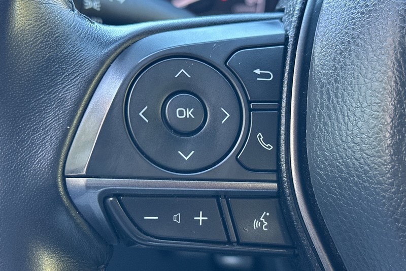 Toyota Camry Vehicle Full-screen Gallery Image 35