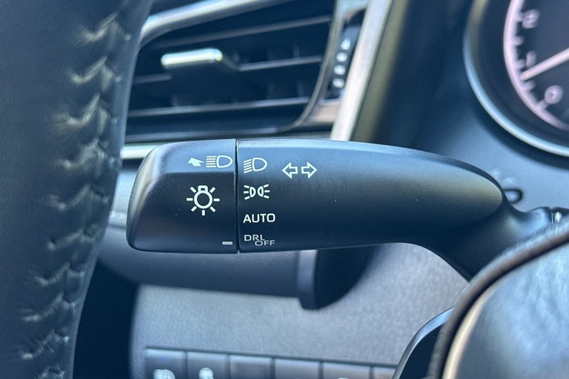 Toyota Camry Vehicle Full-screen Gallery Image 36