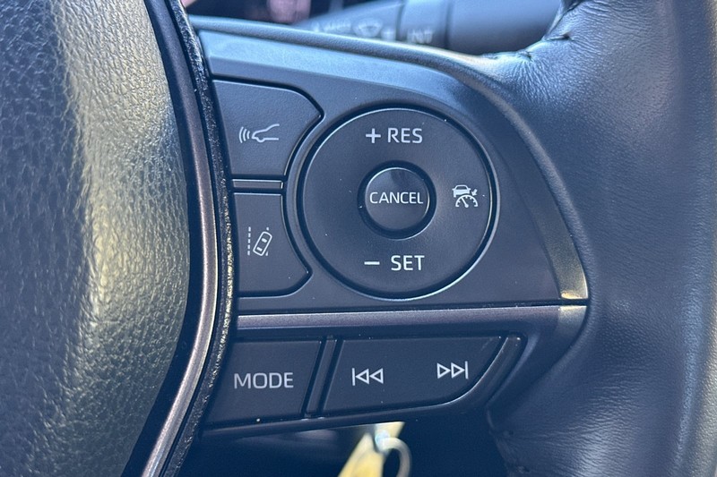 Toyota Camry Vehicle Full-screen Gallery Image 37