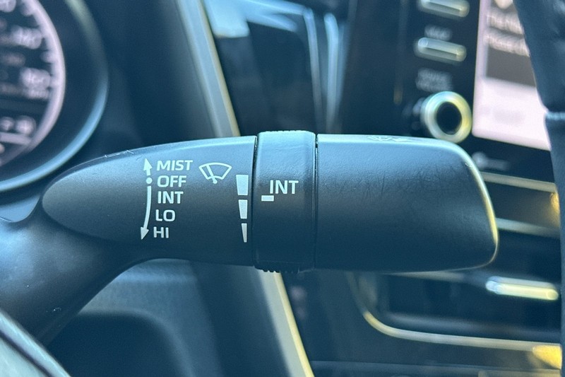 Toyota Camry Vehicle Full-screen Gallery Image 38