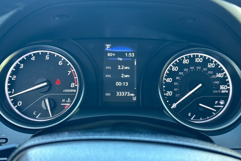 Toyota Camry Vehicle Full-screen Gallery Image 39