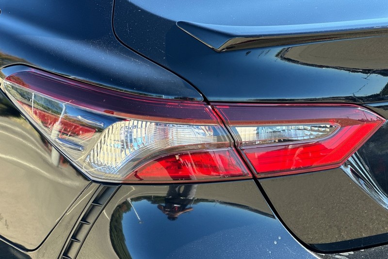 Toyota Camry Vehicle Full-screen Gallery Image 46