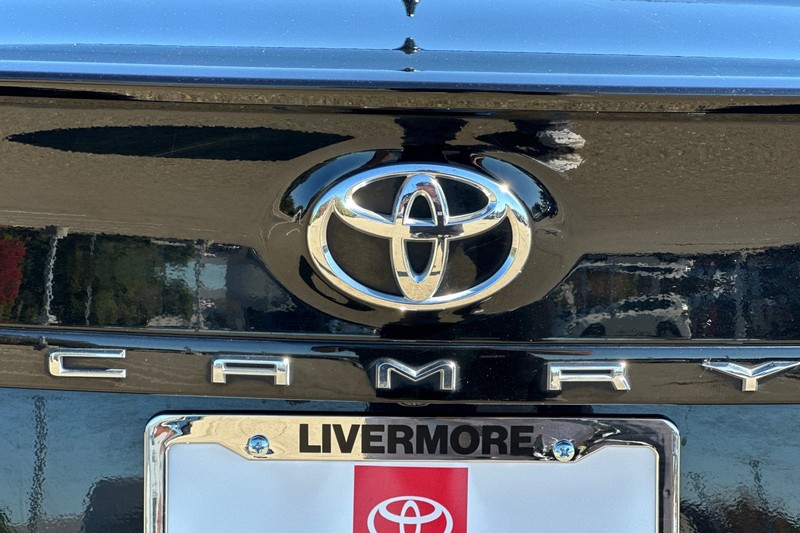 Toyota Camry Vehicle Full-screen Gallery Image 47