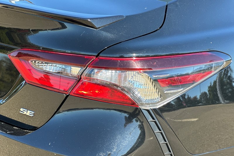 Toyota Camry Vehicle Full-screen Gallery Image 48