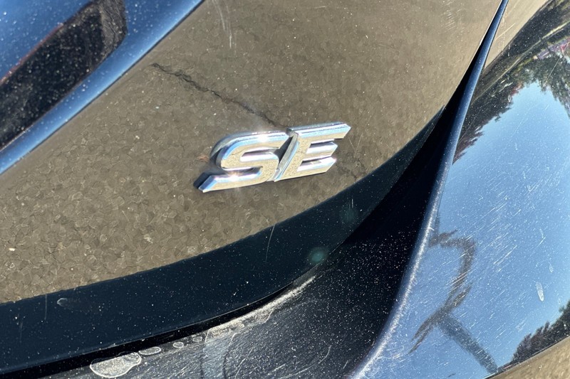 Toyota Camry Vehicle Full-screen Gallery Image 49