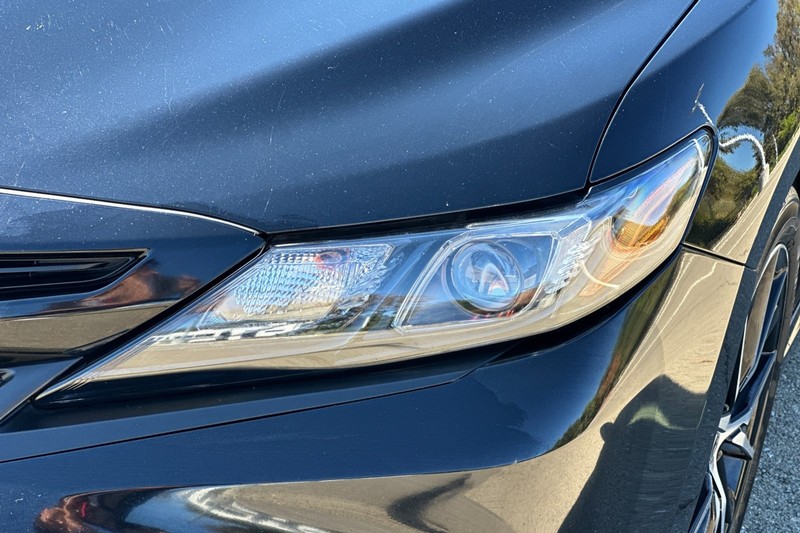 Toyota Camry Vehicle Full-screen Gallery Image 50