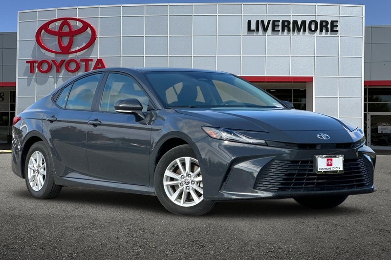 Toyota Camry Vehicle Full-screen Gallery Image 02