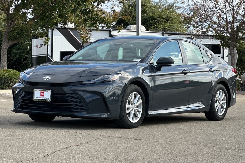 Toyota Camry Vehicle Full-screen Gallery Image 08