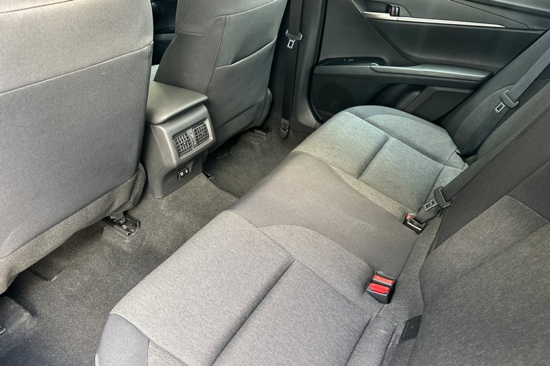 Toyota Camry Vehicle Full-screen Gallery Image 14