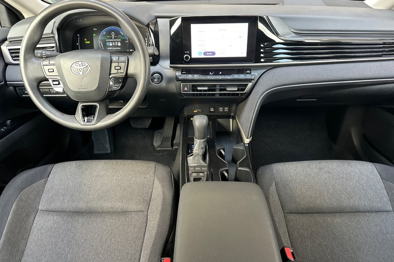 Toyota Camry Vehicle Full-screen Gallery Image 15