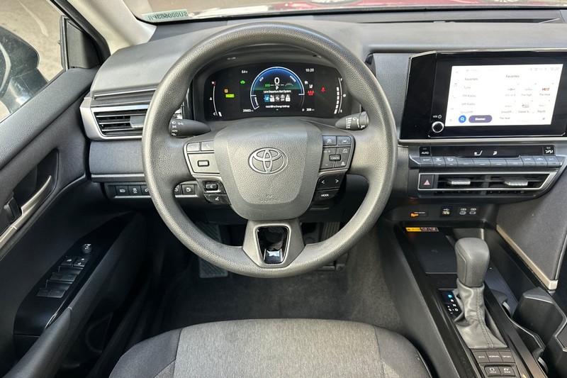 Toyota Camry Vehicle Full-screen Gallery Image 16