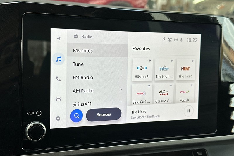 Toyota Camry Vehicle Full-screen Gallery Image 25