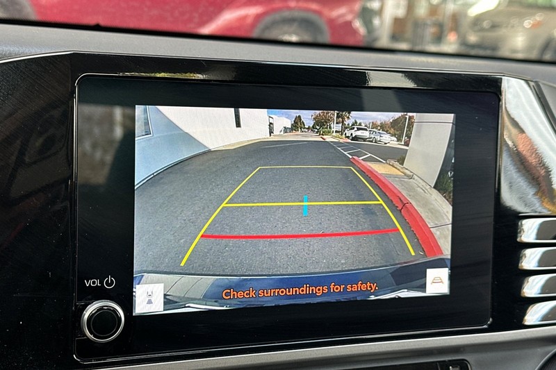 Toyota Camry Vehicle Full-screen Gallery Image 26