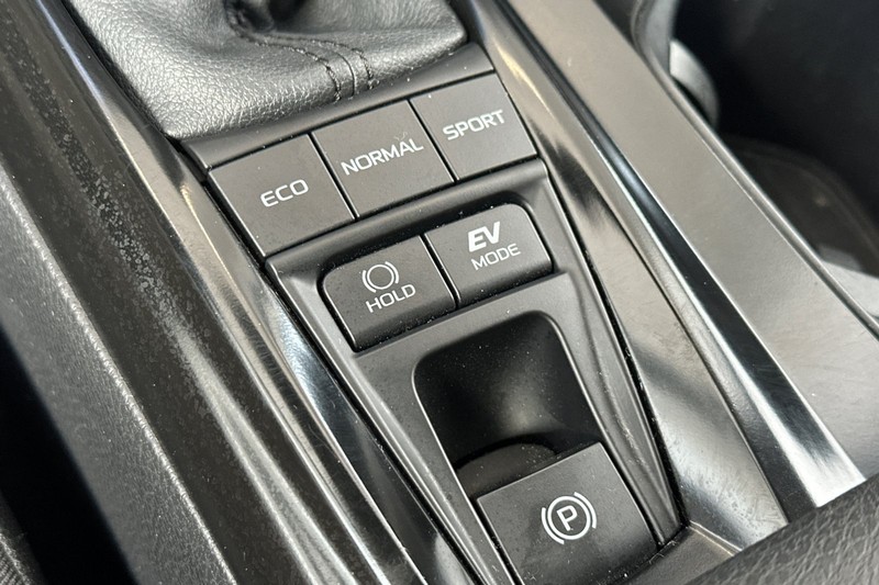 Toyota Camry Vehicle Full-screen Gallery Image 31