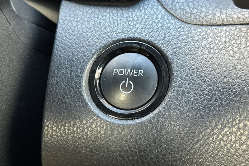 Toyota Camry Vehicle Full-screen Gallery Image 34