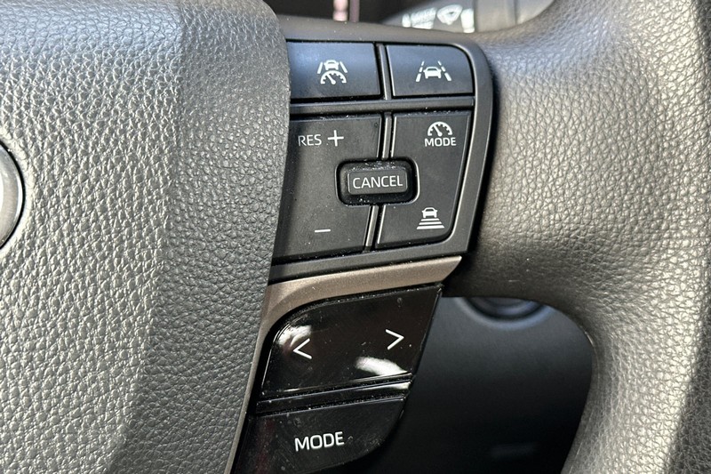 Toyota Camry Vehicle Full-screen Gallery Image 38