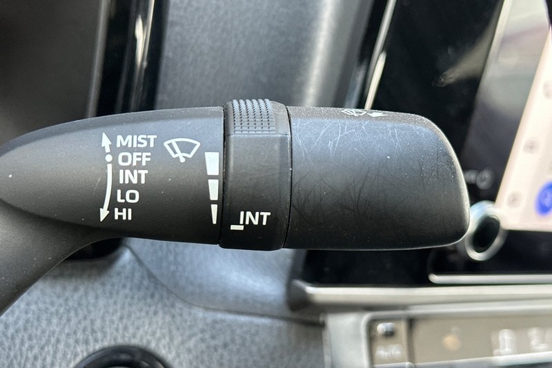 Toyota Camry Vehicle Full-screen Gallery Image 39