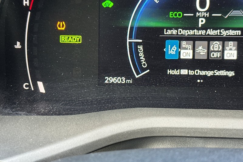 Toyota Camry Vehicle Full-screen Gallery Image 41