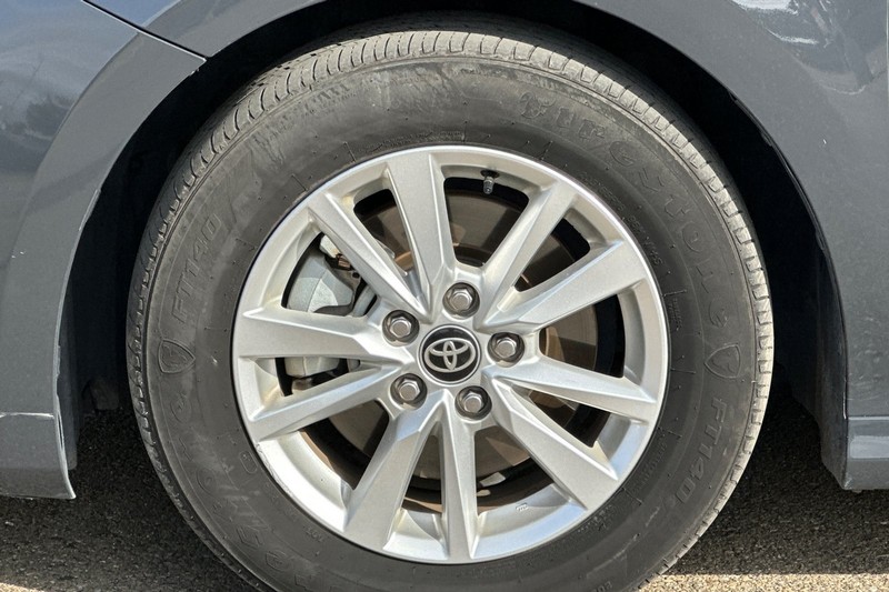 Toyota Camry Vehicle Full-screen Gallery Image 45