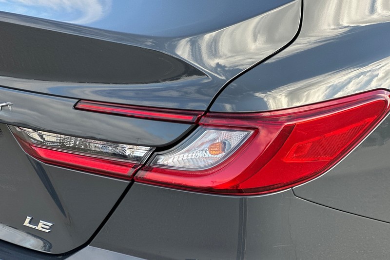 Toyota Camry Vehicle Full-screen Gallery Image 50