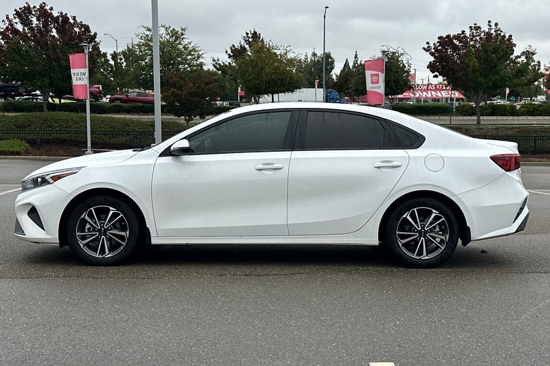 Kia Forte Vehicle Full-screen Gallery Image 07