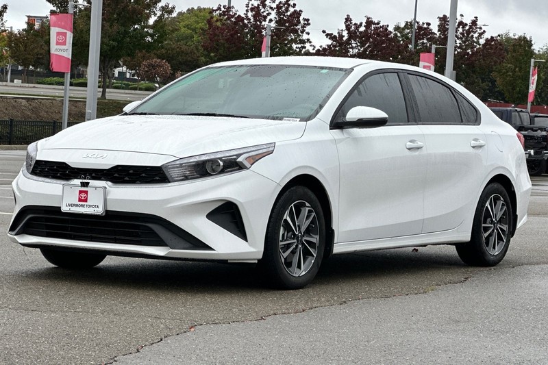 Kia Forte Vehicle Full-screen Gallery Image 08