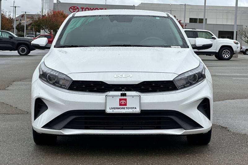 Kia Forte Vehicle Full-screen Gallery Image 09