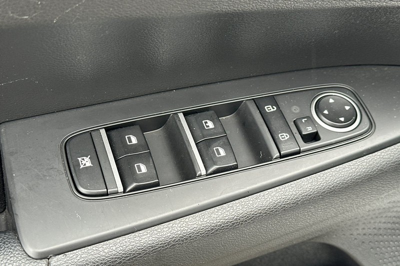 Kia Forte Vehicle Full-screen Gallery Image 12