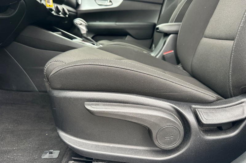 Kia Forte Vehicle Full-screen Gallery Image 13