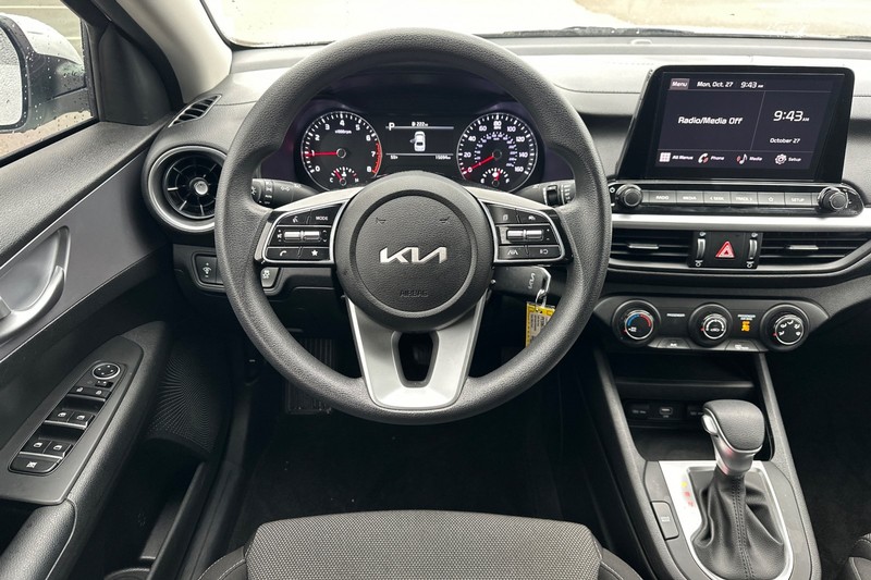 Kia Forte Vehicle Full-screen Gallery Image 16