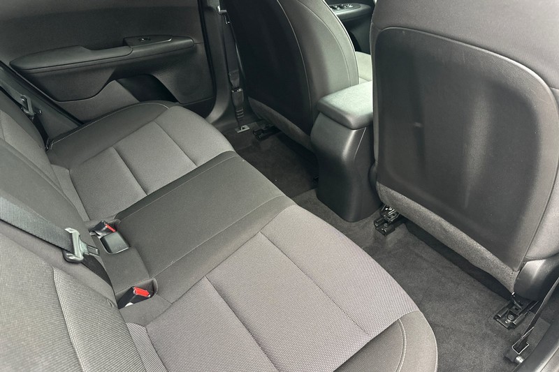 Kia Forte Vehicle Full-screen Gallery Image 17