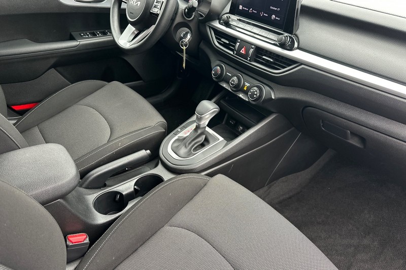 Kia Forte Vehicle Full-screen Gallery Image 18