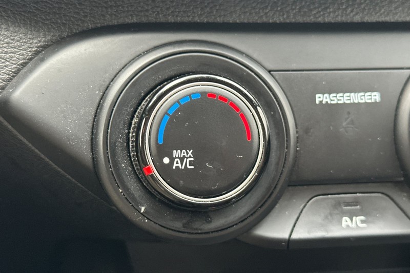 Kia Forte Vehicle Full-screen Gallery Image 28