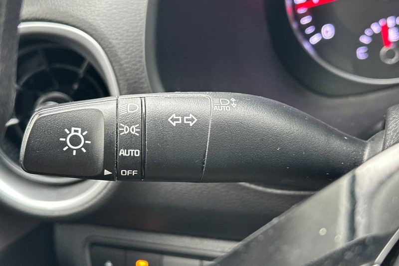 Kia Forte Vehicle Full-screen Gallery Image 35