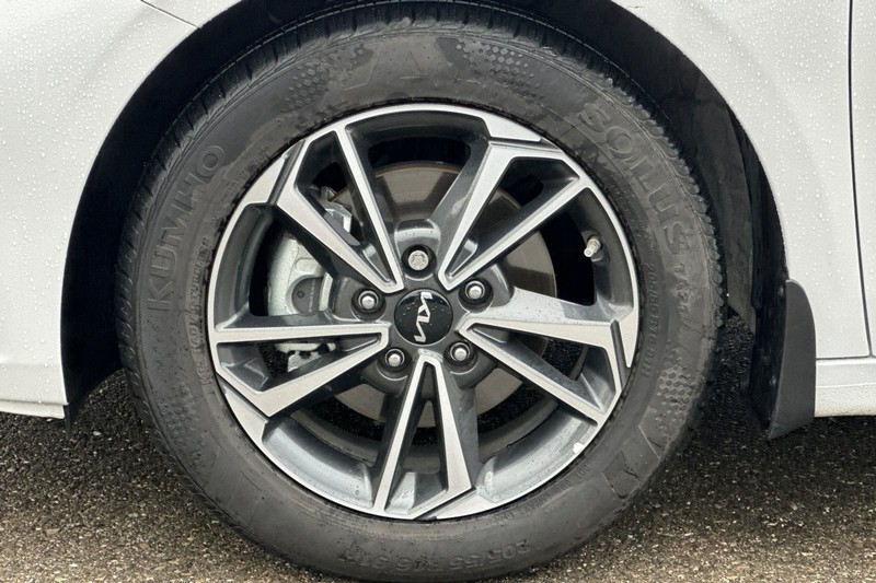 Kia Forte Vehicle Full-screen Gallery Image 42