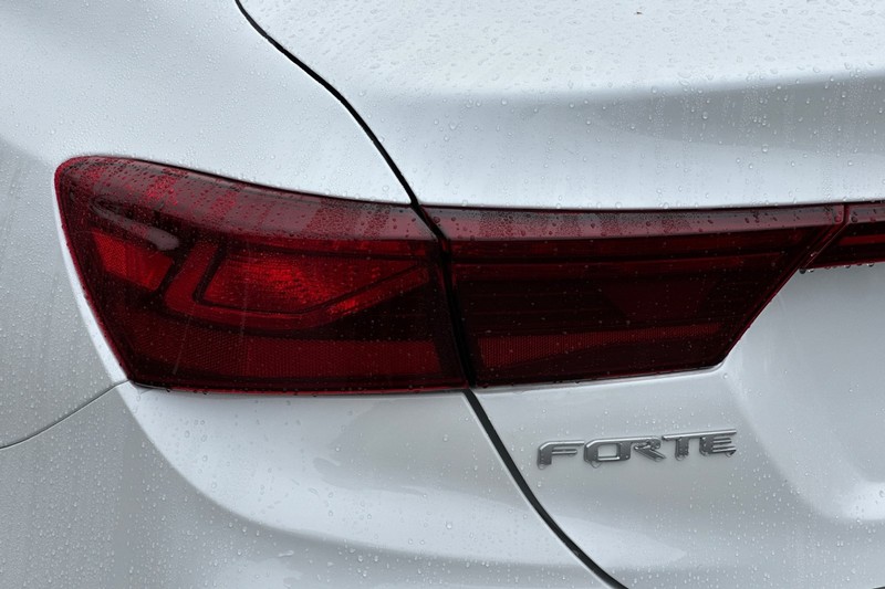 Kia Forte Vehicle Full-screen Gallery Image 45