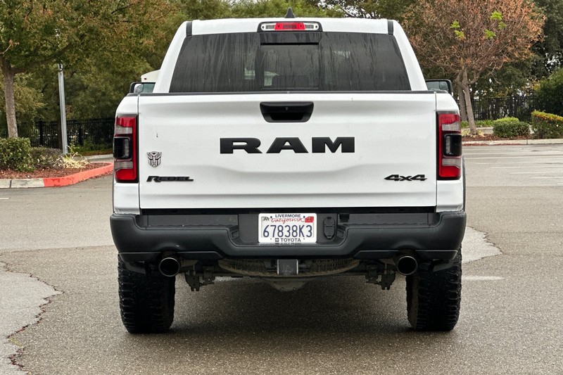 Ram 1500 Vehicle Full-screen Gallery Image 05