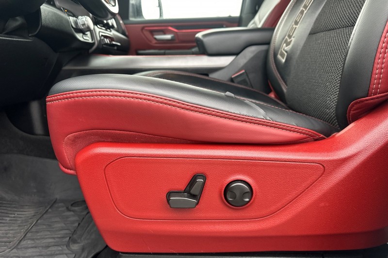 Ram 1500 Vehicle Full-screen Gallery Image 13