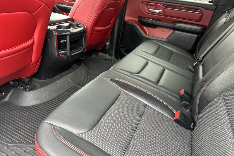 Ram 1500 Vehicle Full-screen Gallery Image 14