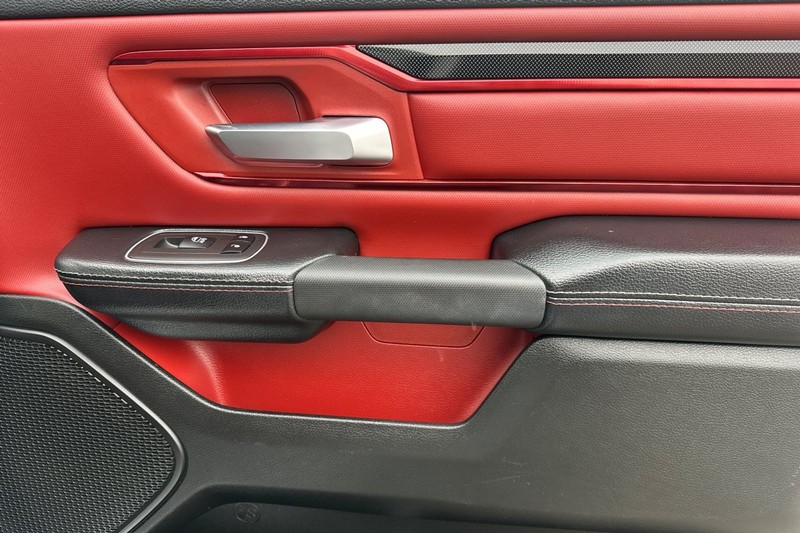 Ram 1500 Vehicle Full-screen Gallery Image 20