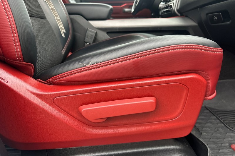 Ram 1500 Vehicle Full-screen Gallery Image 22