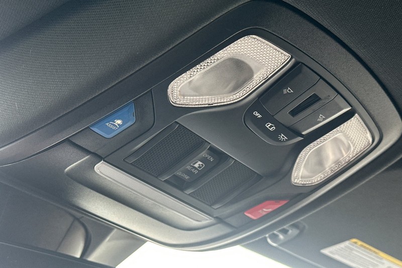 Ram 1500 Vehicle Full-screen Gallery Image 23