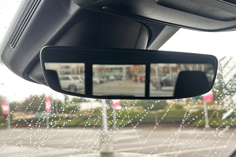 Ram 1500 Vehicle Full-screen Gallery Image 24