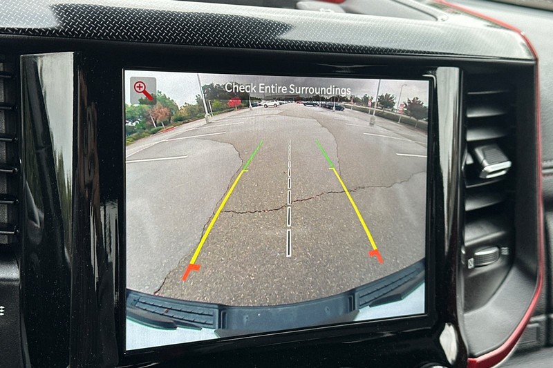 Ram 1500 Vehicle Full-screen Gallery Image 26