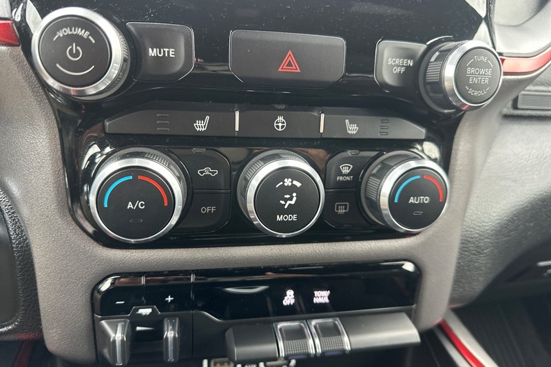 Ram 1500 Vehicle Full-screen Gallery Image 27